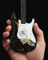 Fender Strat Famous Burnt Mini Guitar: Ornament