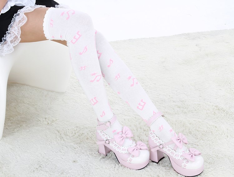 Chaussettes Mi-Cuisses en coton Motifs Musicaux Blanches
[Cotton Mid- Thigh Socks with Music Notes White]