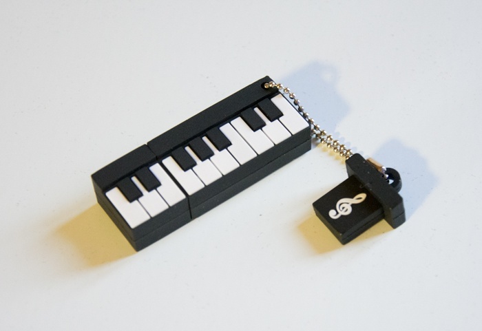 Cl USB Piano 8GB Flash Drive
[Piano USB Flash Drive 8GB]