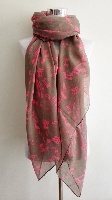 Foulard Gris et Rose Motifs Notes de Musique
[Grey and Pink Scarf with Music Notes ]