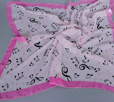 Foulard Rose Clé et Notes Noires and Roses
[Pink Scarf with Music Notes]